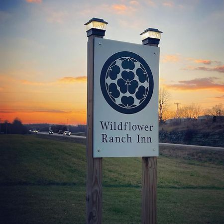 Springfield Wildflower Ranch Inn מראה חיצוני תמונה